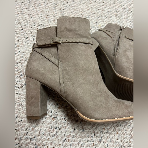 Banana republic boots Faux suede Booties size 10 - Picture 2 of 9